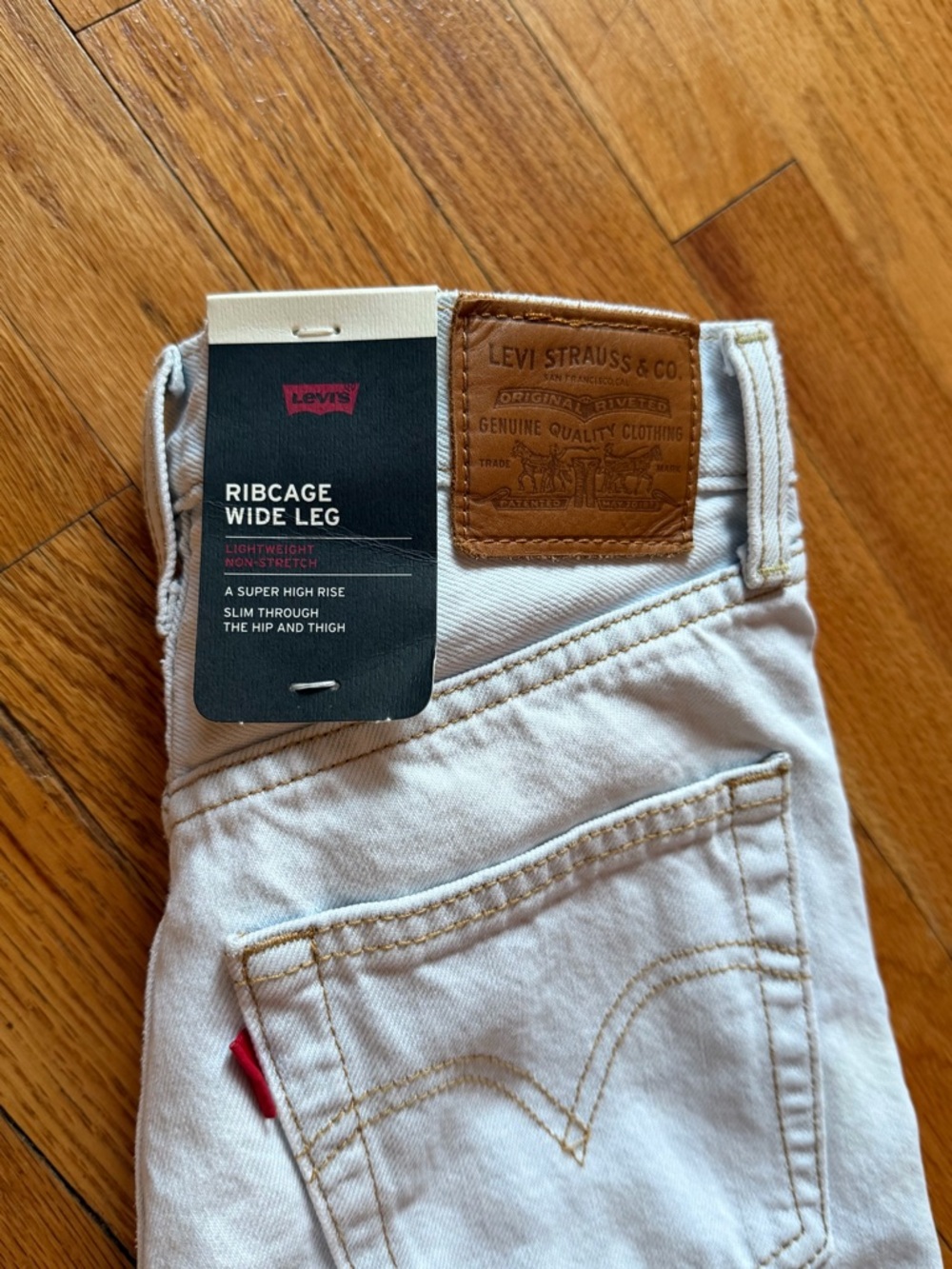Levi's Ribcage Wide Leg High-Rise Jeans in Light Wash 27x34 - Picture 5 of 7